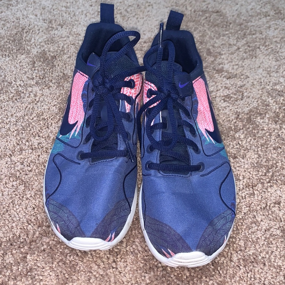 Nike tennis shoes
